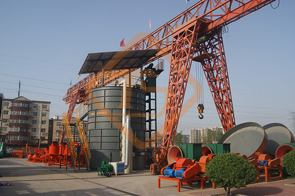 污泥生產有機肥需要輔料菌渣嗎?污泥生產有機肥的機械設備廠家哪家好