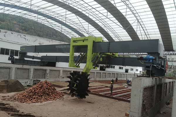 通達重工定制各種型號跨度輪盤翻堆機